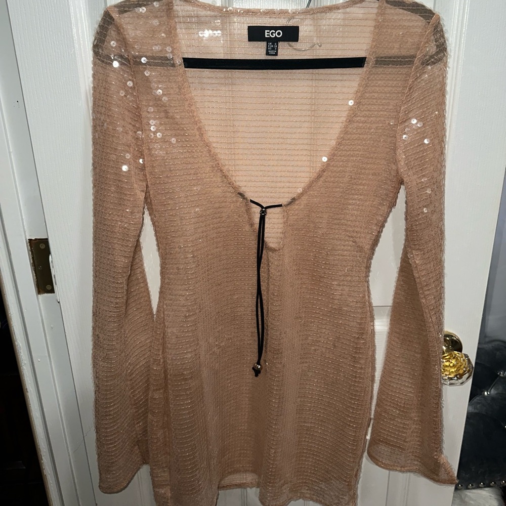 LONG SLEEVE KEYHOLE CUT OUT DETAIL MINI BODYCON DRESS IN NUDE SHEER SEQUIN